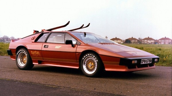 Классический Mini теперь доступен в ливрее Lotus Esprit Turbo Джеймса Бонда