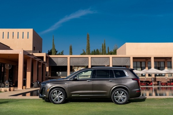 Раз, два, три &ndash; лампочка, гори! Первый тест-драйв Cadillac XT6