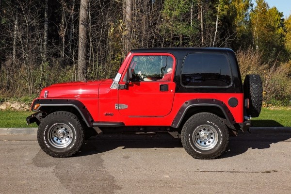 Много лет тому вперед: новый Jeep Wrangler против Wrangler TJ 1997
