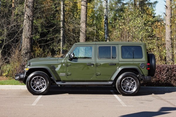 Много лет тому вперед: новый Jeep Wrangler против Wrangler TJ 1997