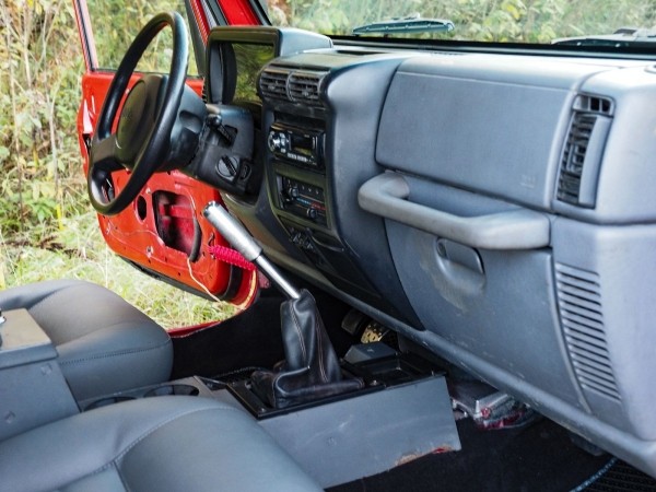 Много лет тому вперед: новый Jeep Wrangler против Wrangler TJ 1997