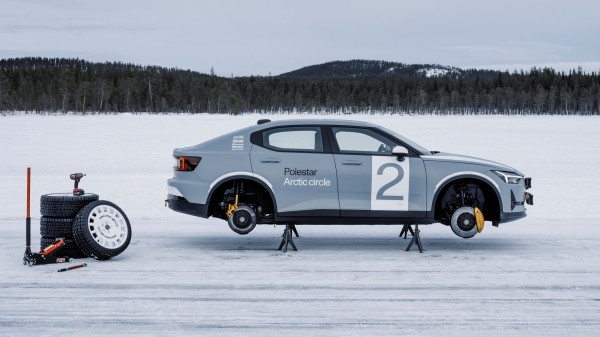 Зимний Polestar 2 Arctic Circle: увеличенный клиренс, защита днища и карбоновая лопата
