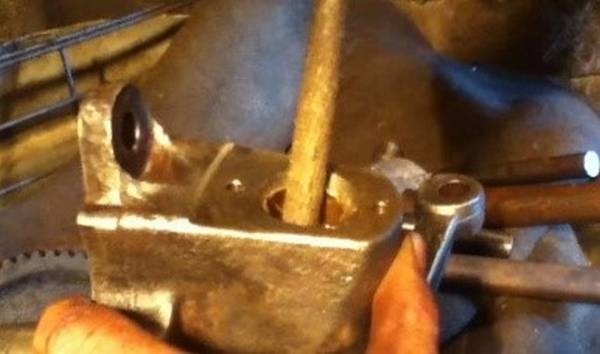 Особенности замены и обслуживания шкворней на Газели Особенности замены и обслуживания шкворней на Газели