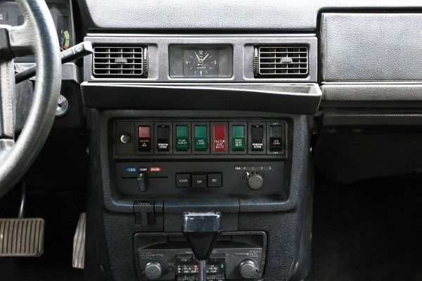 Italiano vero швейцарского происхождения: опыт владения Volvo 262С 1979 года