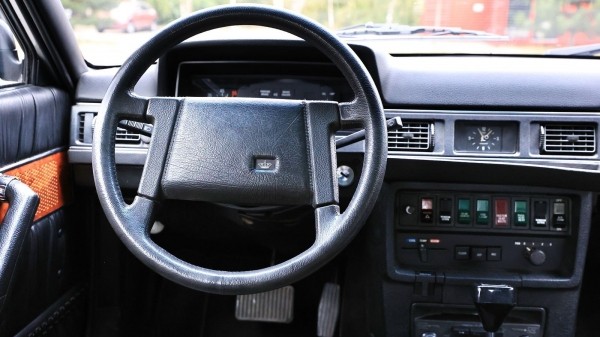 Italiano vero швейцарского происхождения: опыт владения Volvo 262С 1979 года