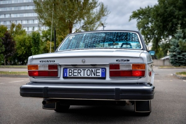 Italiano vero швейцарского происхождения: опыт владения Volvo 262С 1979 года