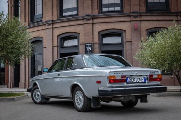 Italiano vero швейцарского происхождения: опыт владения Volvo 262С 1979 года