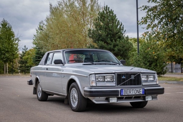 Italiano vero швейцарского происхождения: опыт владения Volvo 262С 1979 года