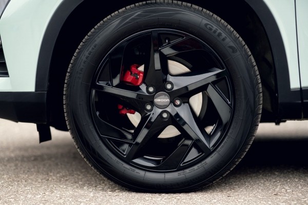 Между Tiggo и Exeed: тест-драйв Omoda C5 Между Tiggo и Exeed: тест-драйв Omoda C5