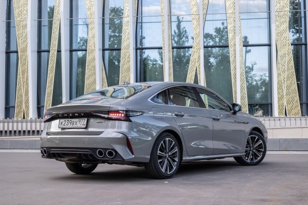 Вместо Toyota Camry, Kia К5 и Hyundai Sonata: тест-драйв Chery Arrizo 8 Вместо Toyota Camry, Kia К5 и Hyundai Sonata: тест-драйв Chery Arrizo 8