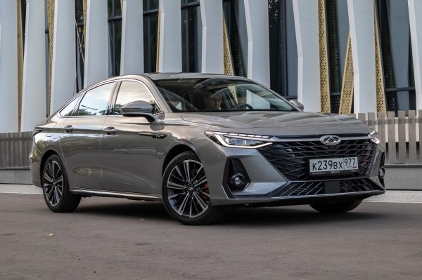 Вместо Toyota Camry, Kia К5 и Hyundai Sonata: тест-драйв Chery Arrizo 8 Вместо Toyota Camry, Kia К5 и Hyundai Sonata: тест-драйв Chery Arrizo 8