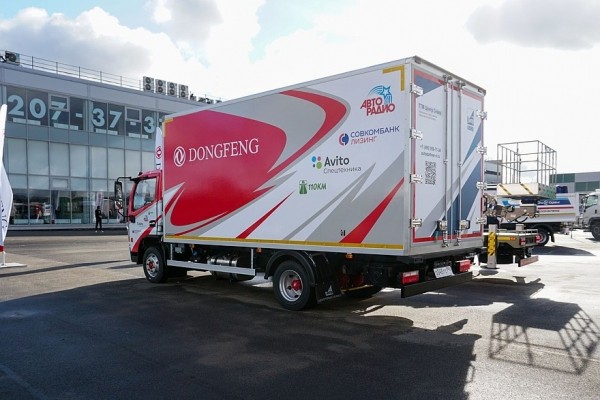 Стартовал &laquo;Автопробег Dongfeng&raquo; в Санкт-Петербурге