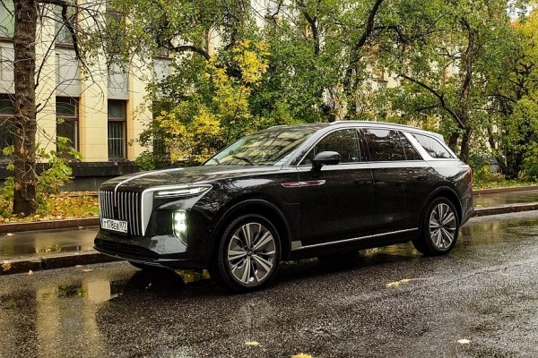 Пять дисплеев, пять метров и пять сотен сил: экспресс-тест Hongqi E-HS9 Пять дисплеев, пять метров и пять сотен сил: экспресс-тест Hongqi E-HS9