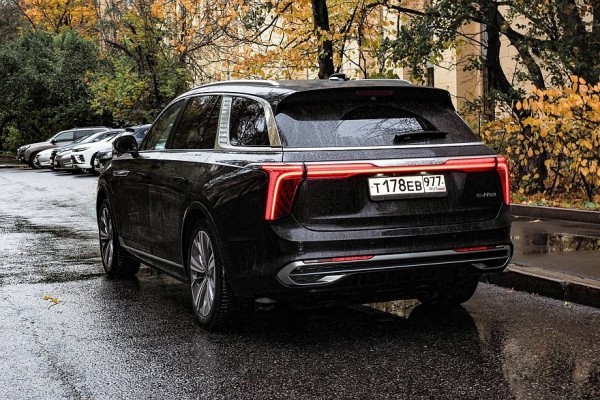 Пять дисплеев, пять метров и пять сотен сил: экспресс-тест Hongqi E-HS9 Пять дисплеев, пять метров и пять сотен сил: экспресс-тест Hongqi E-HS9