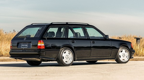 Уникальный Mercedes-Benz 300 TE 6.0 AMG по прозвищу &laquo;киянка&raquo; продадут на аукционе