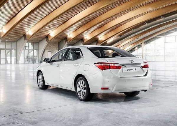 Что лучше - Toyota Corolla или Volkswagen Jetta? Японец против немца