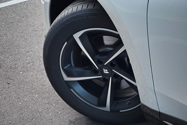 Китайская Tesla и одна большая ошибка: тест-драйв GAC Hyptec HT