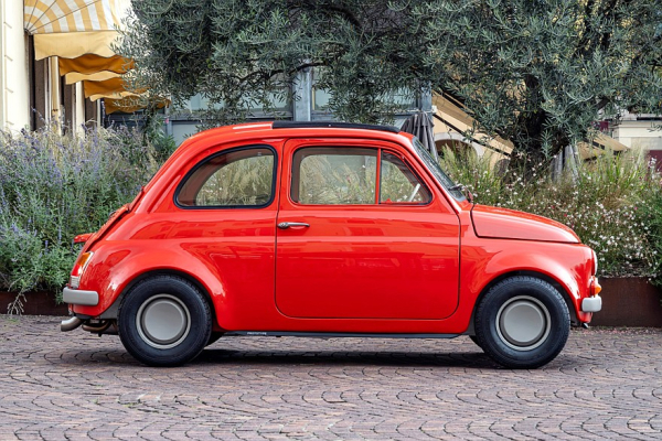 Старый Fiat 500, простоявший 25 лет в сарае, превратился в изысканный рестомод Scattante